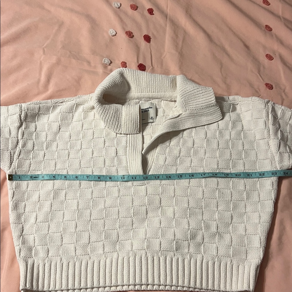 Cream Knit Collared V-Neck Sweater - Women - Picture 4 of 6